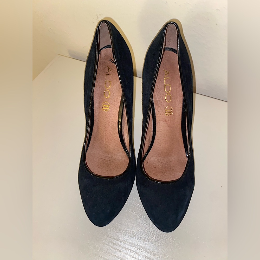 Aldo Suede Round Toe Black Heels. Women’s Size 7.